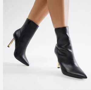 NINE West Elegant Black Faux Leather Ankle Boots with Gold Heels,  size 7,5 NWOB